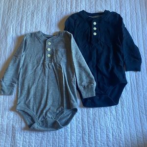 OshKosh B’gosh long sleeve onesie bundle 12-18 months